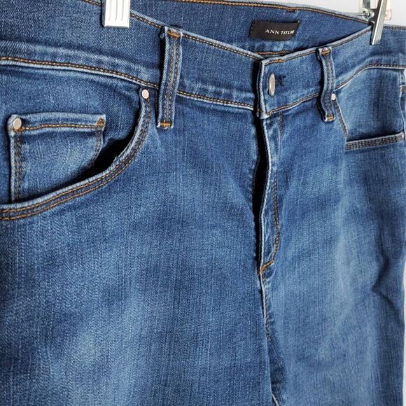 Ann Taylor Women's The Relaxed Slim Jean Medium Blue Wash Denim sz 8 - Picture 2 of 7
